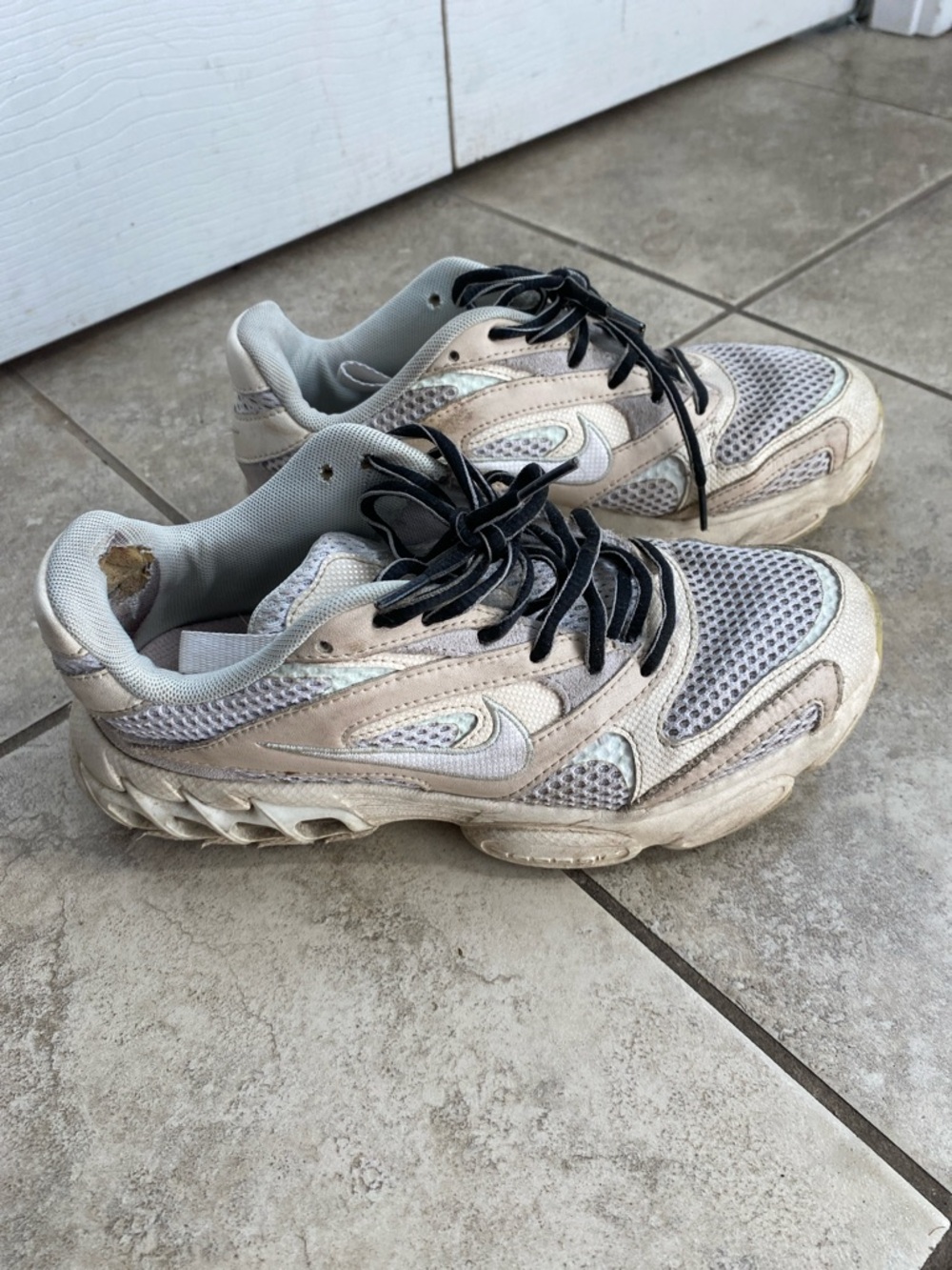 Nike Women’s Two-Tone and Women Light Gray and Beige Running Sneakers Size 6